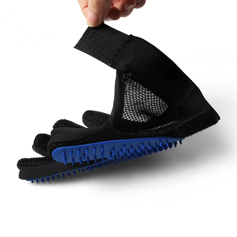 Correa de velcro ajustable de los guantes de aseo de silicona para mascotas.
