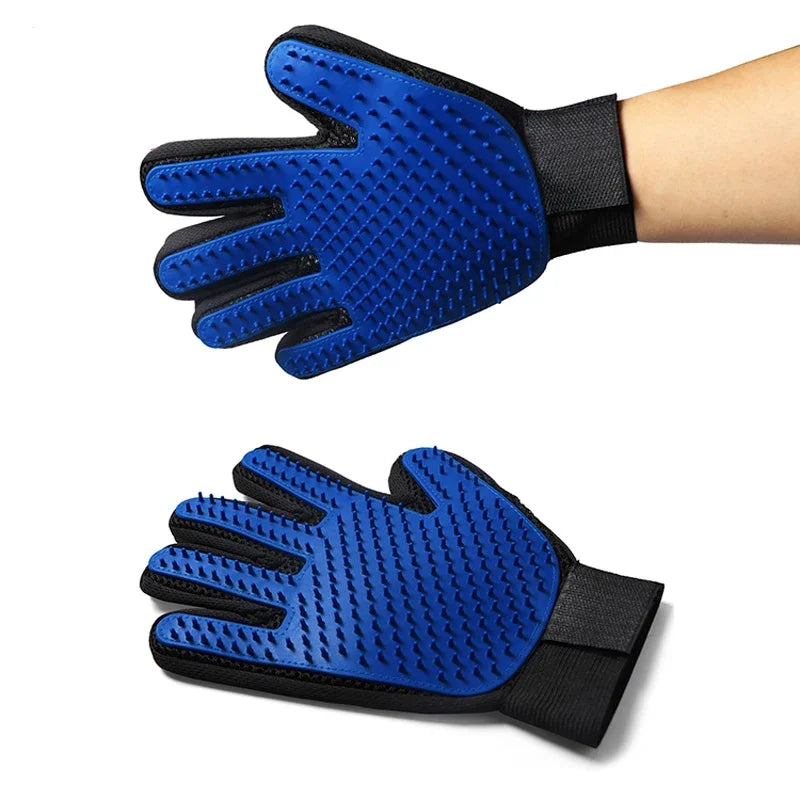 Guantes azules de silicona para asear y limpiar mascotas. Mano izquierda y derecha.